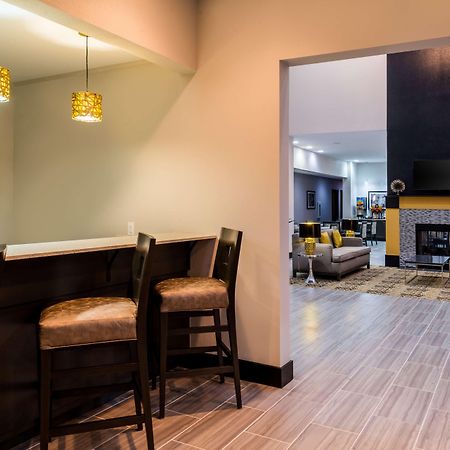Best Western Plus Regency Park Walker Buitenkant foto