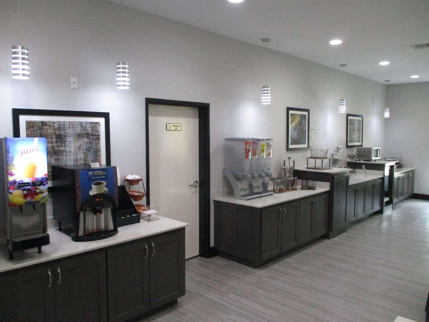 Best Western Plus Regency Park Walker Buitenkant foto