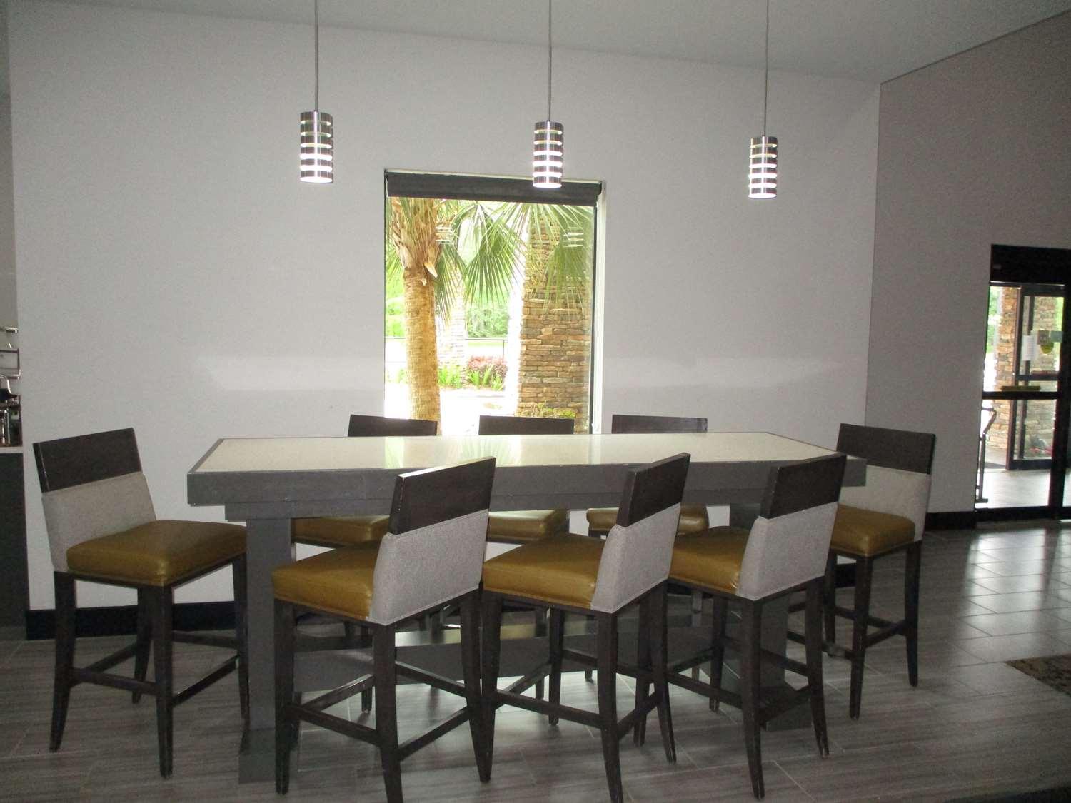 Best Western Plus Regency Park Walker Buitenkant foto