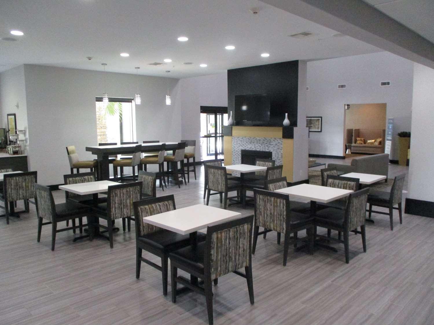 Best Western Plus Regency Park Walker Buitenkant foto