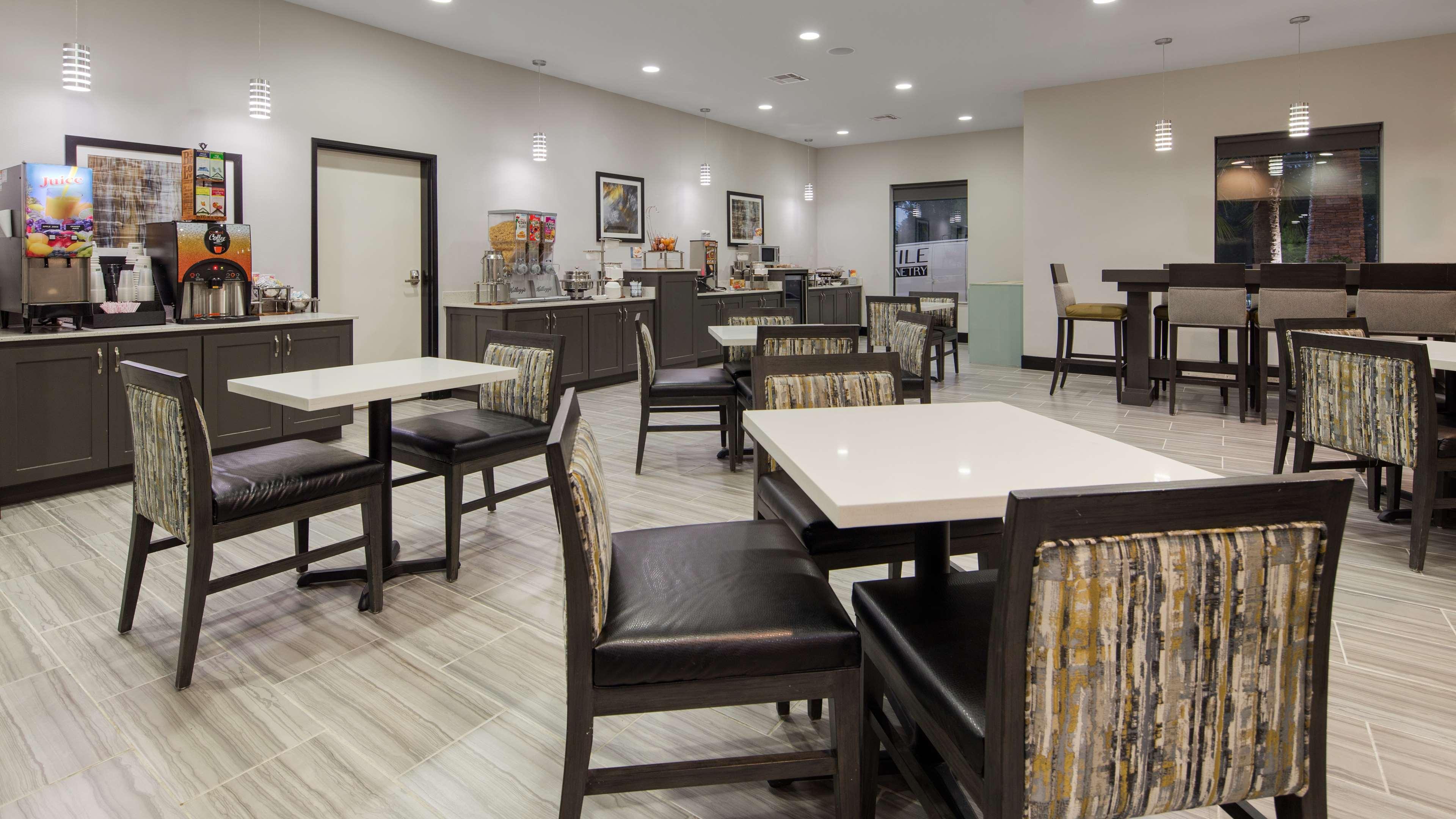 Best Western Plus Regency Park Walker Buitenkant foto