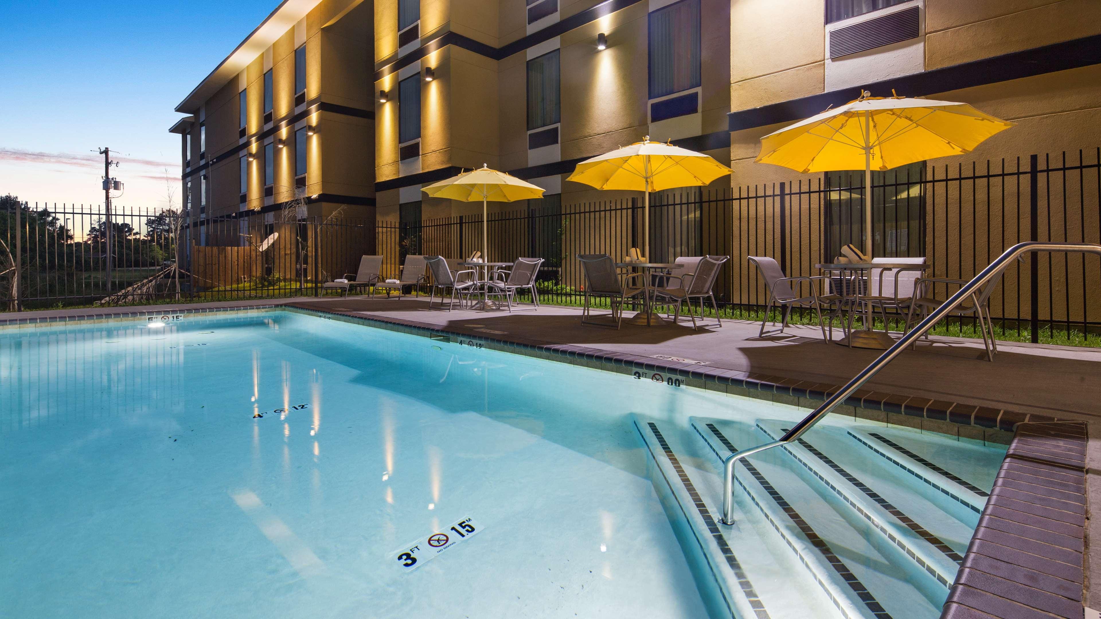 Best Western Plus Regency Park Walker Buitenkant foto