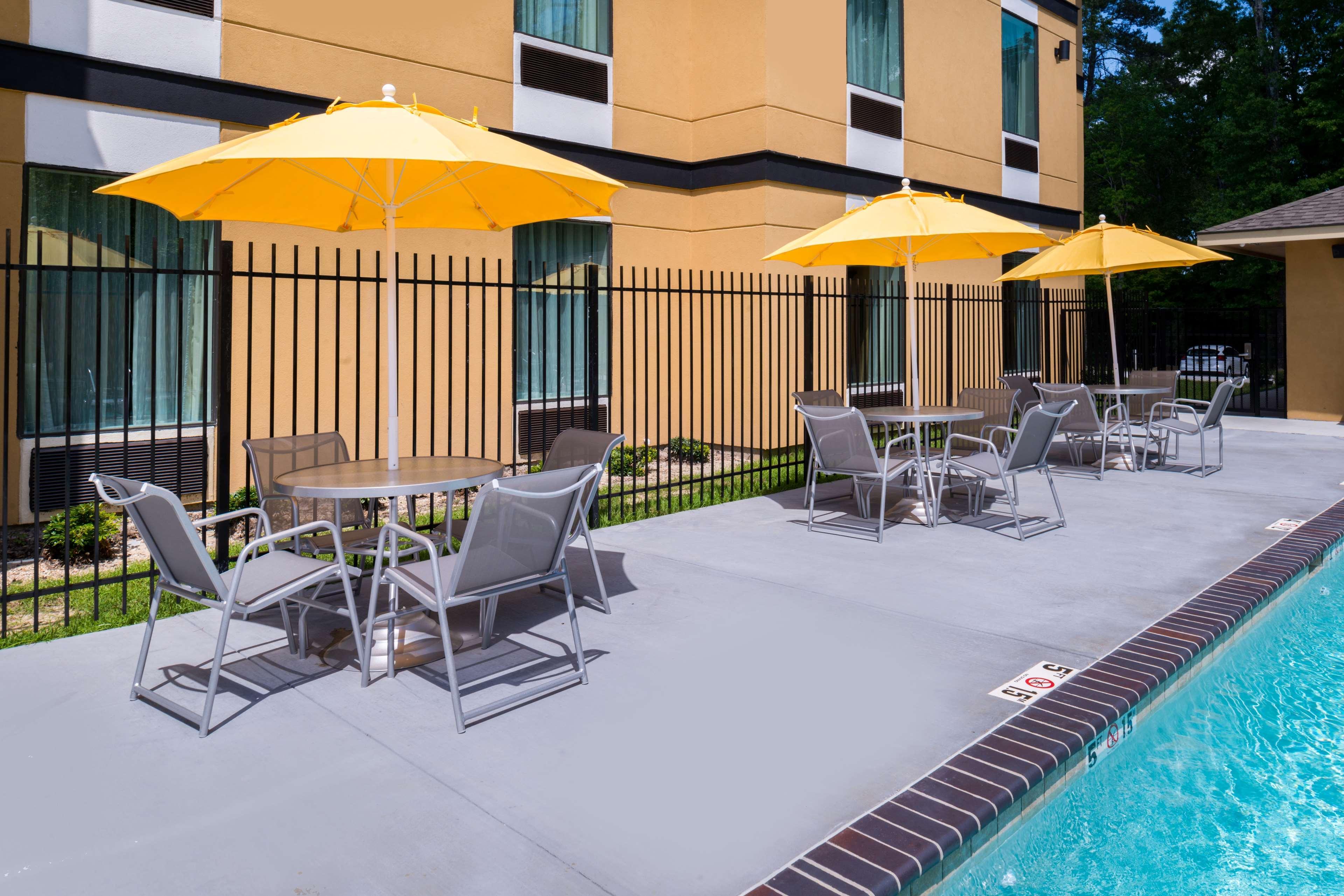 Best Western Plus Regency Park Walker Buitenkant foto