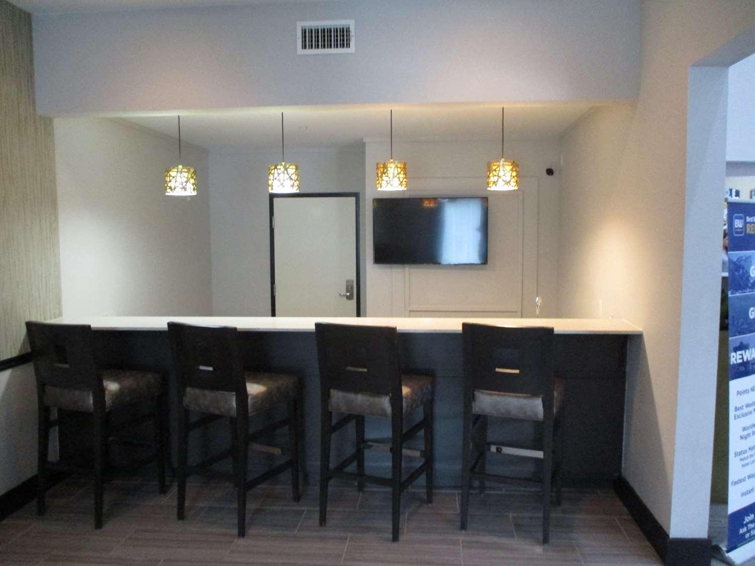 Best Western Plus Regency Park Walker Buitenkant foto