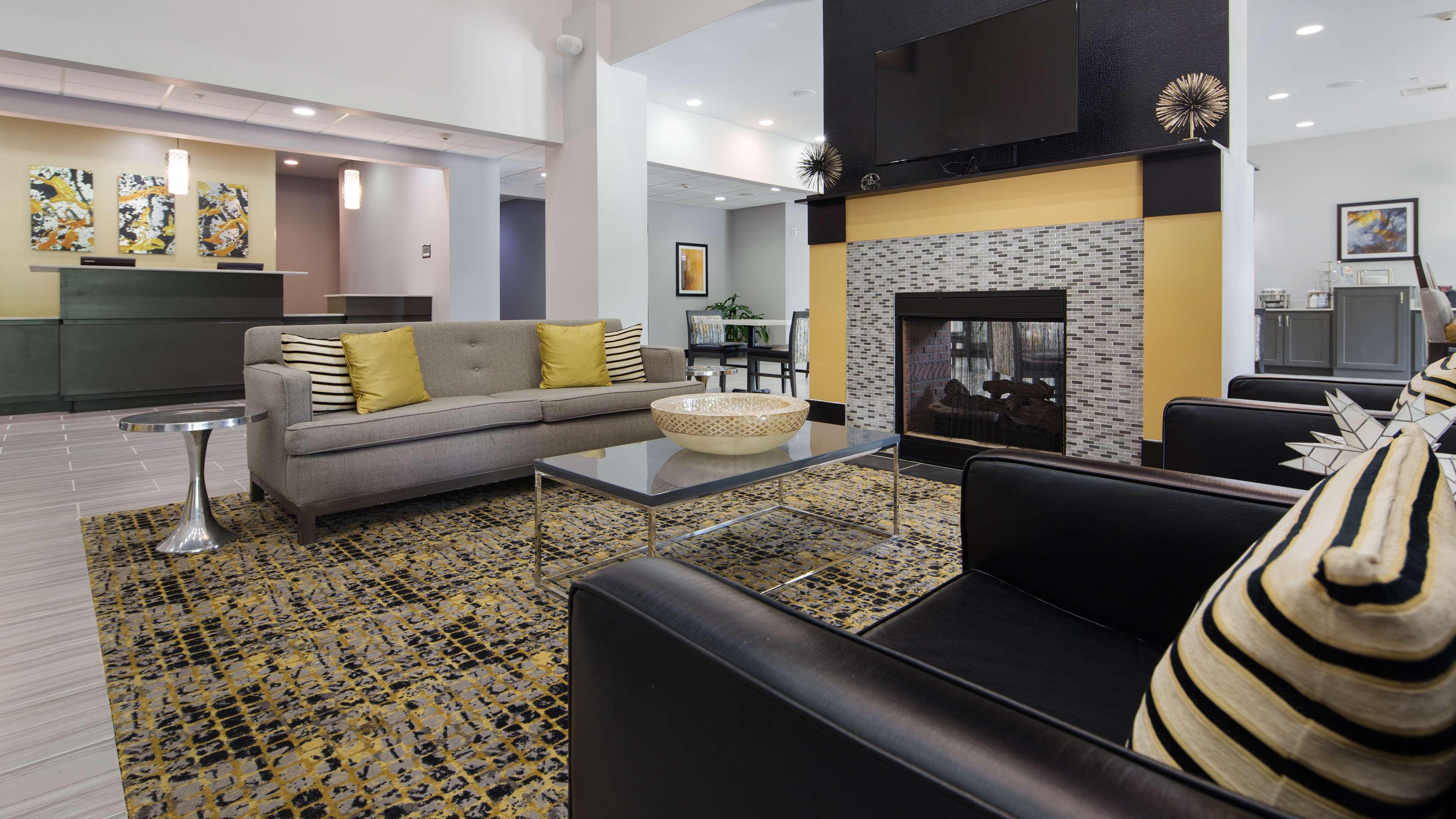 Best Western Plus Regency Park Walker Buitenkant foto