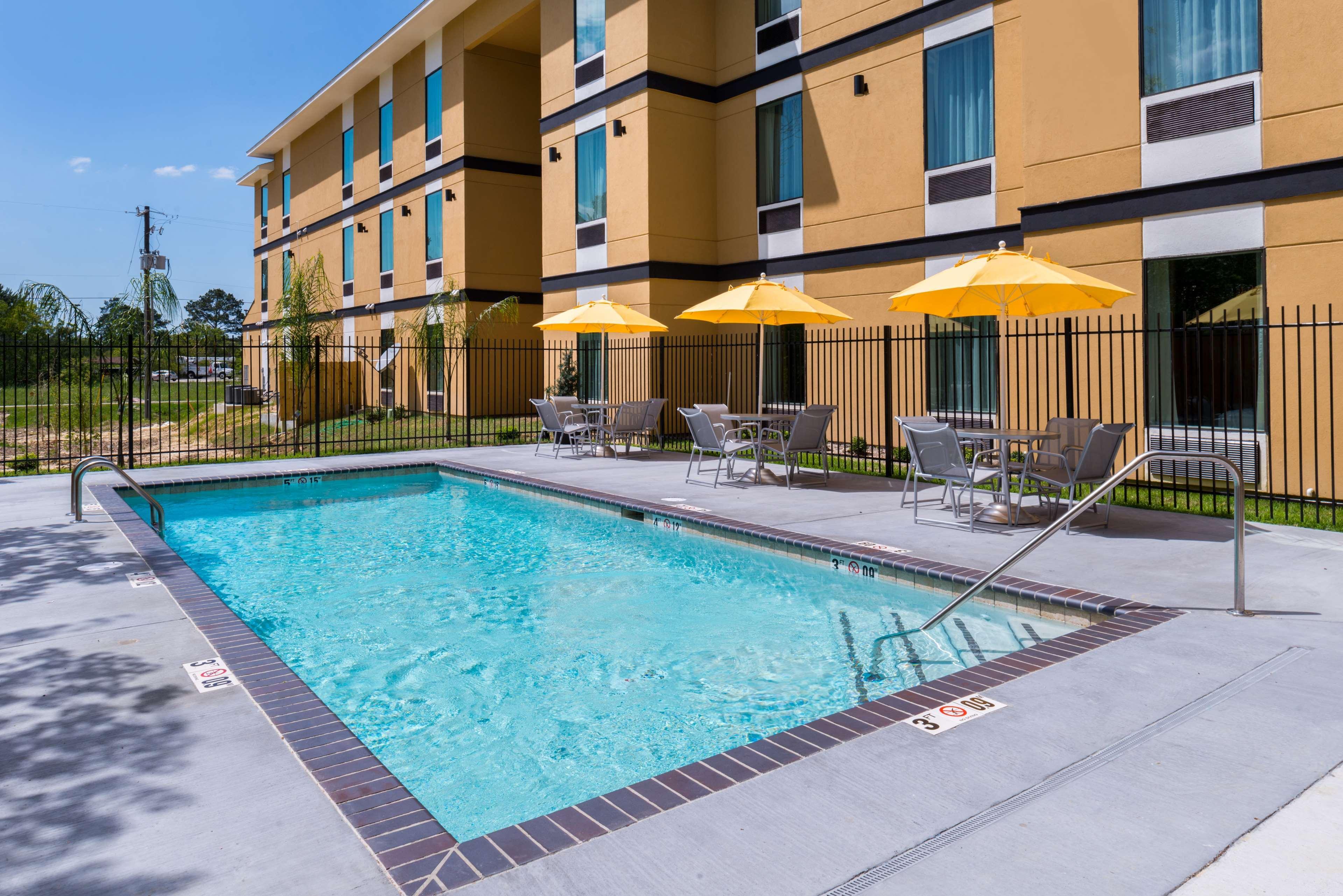 Best Western Plus Regency Park Walker Buitenkant foto